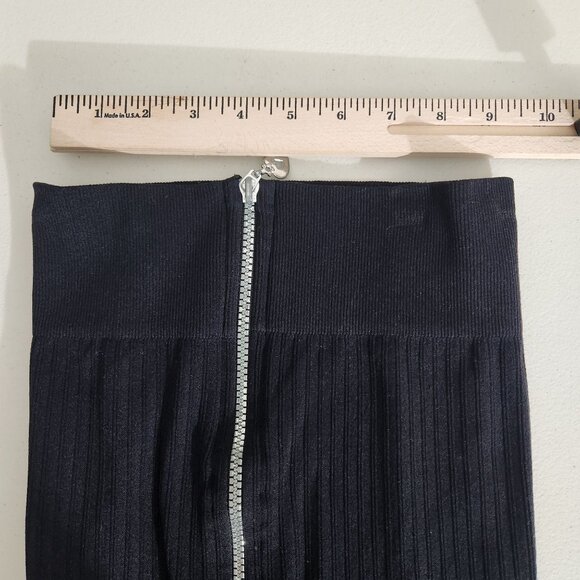 Simple Skirt Womens Size 30 Black Ribbed Knit Mini Heart Goth Witch - Picture 4 of 7